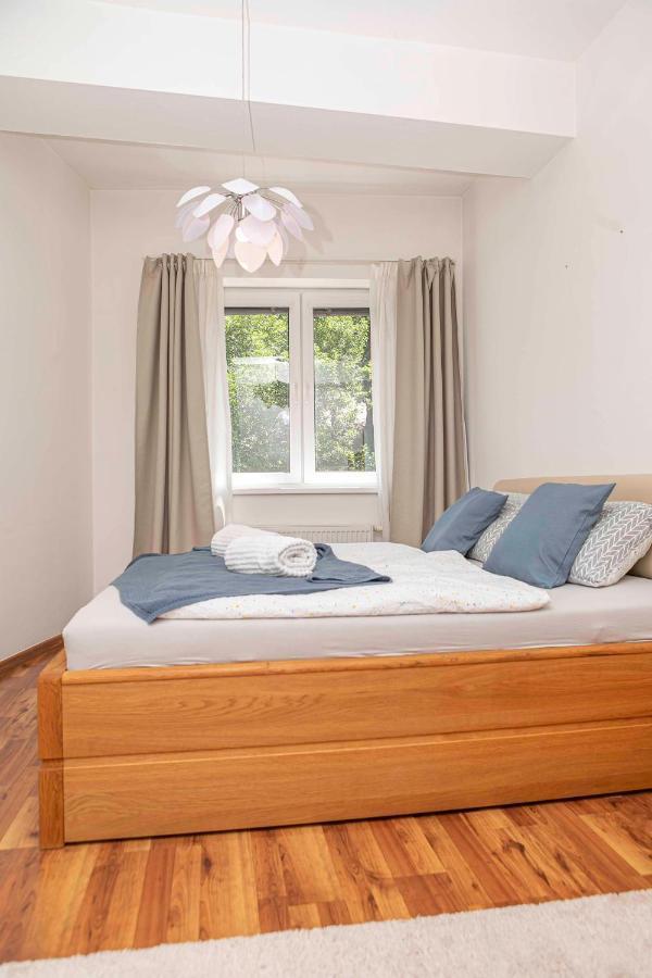 Castle View Apartment With Free Parking Bratislava Eksteriør bilde